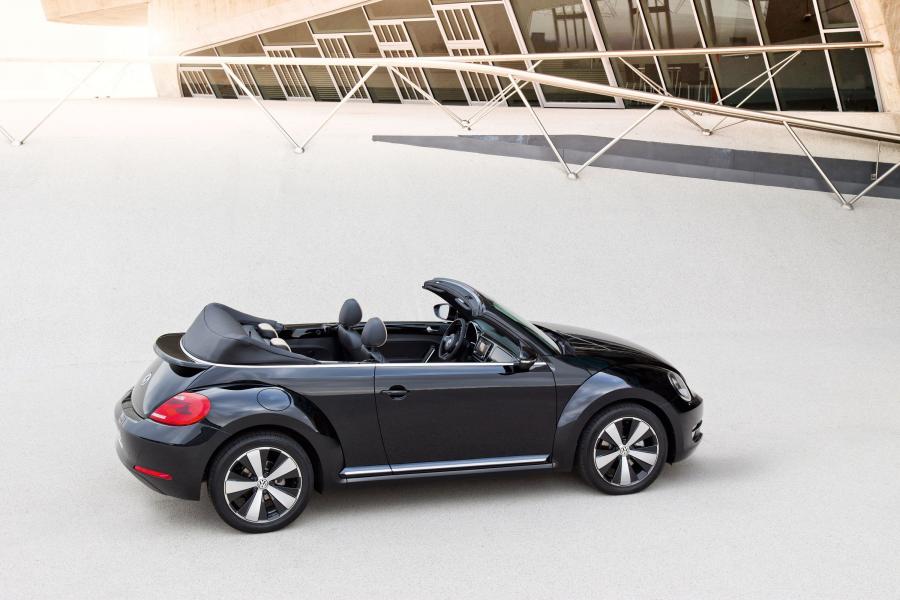 Volkswagen Beetle Cabriolet Exclusive 2012 года  (фото 2 из 3)